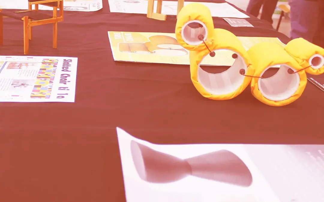 “Muebles a escala”